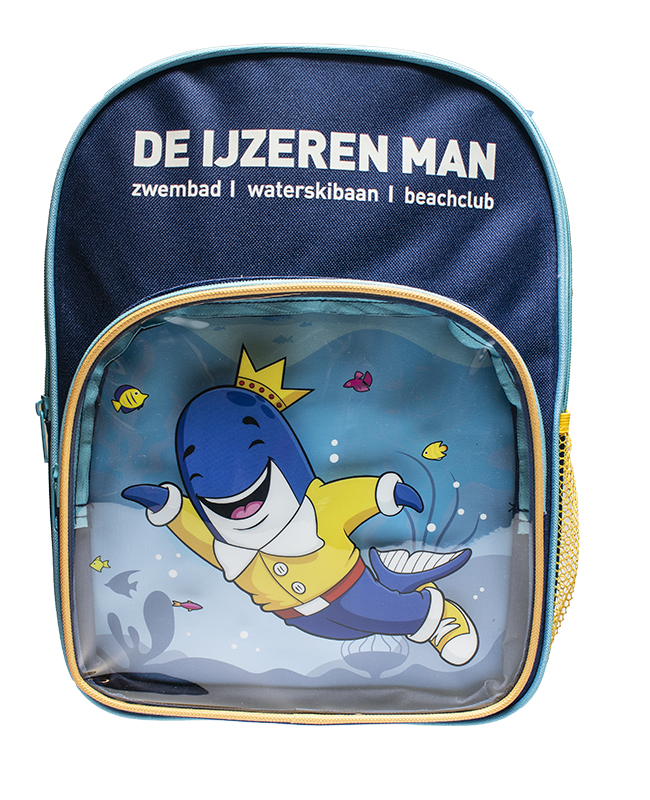 Zwembad-de-IJzeren-man-rugtas-met-venster